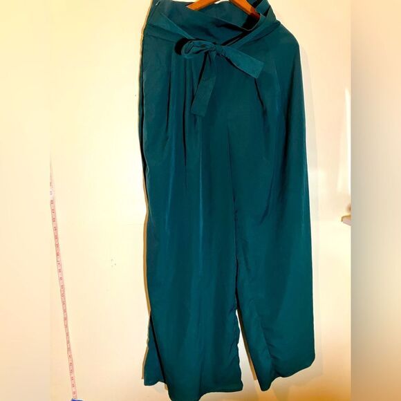 SHEIN Pants - SHEIN wide leg trousers, green, size medium, excellent condition